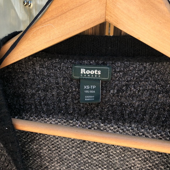 Beautiful Root’s Xs black grey blanket cardigan - Picture 3 of 7